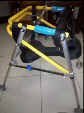 Kids Walker Alat Bantu Jalan Anak (usia 4 - 10 tahun)