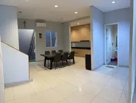Dijual Cepat Rumah minimalis 2 lantai Full Renov dalam Cluster di Jgc