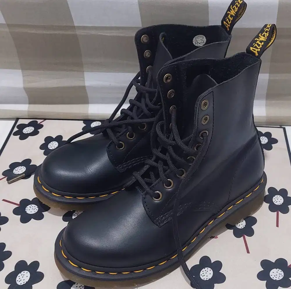 Sepatu Boots Dr. Martens
