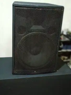 Satu unit speaker pasif 2 way 15 inch babet tweeter besar