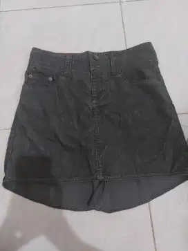 Rok jeans hitam abu