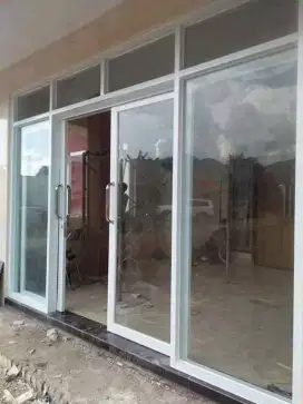 Pintu kaca sleding dan pintu kaca lipat