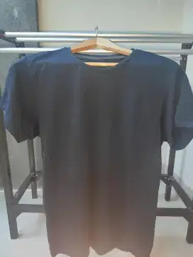 Tshirt basic size M slimfit warna biru