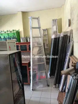 Tangga Aluminium lipat Model A Bisa dibentangkan
