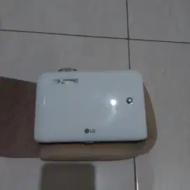 Proyektor LG PH550