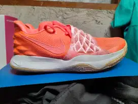 Sepatu Basket Nike Kyrie Low