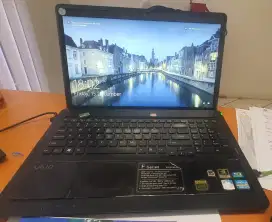 Laptop Murah berkelas VAIO Ram 8gb SSD 256 ada HDD 750GB.