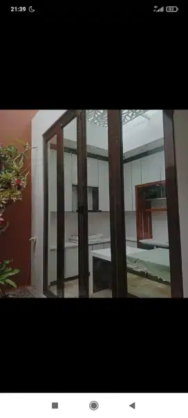 Menerima pemasangan aluminium dan kaca ykk
