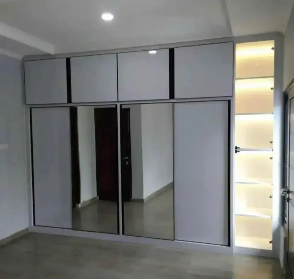 Tempat penyimpanan baju custom