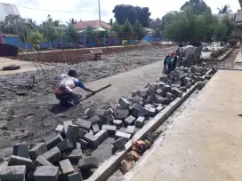 Tukan pasang paving blok