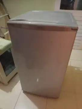 Kulkas merk Aqua
