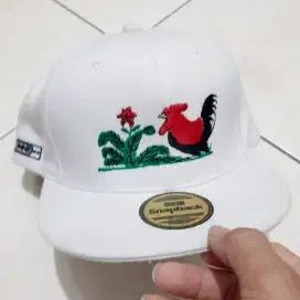 Topi snap back merk snap back bordir mangkok ayam jago. Muluss