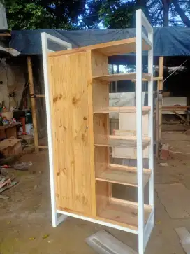 Lemari kayu minimalis