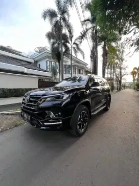 [Dp 77jt] Fortuner Vrz GR 2.8 AT 4x2 Hitam