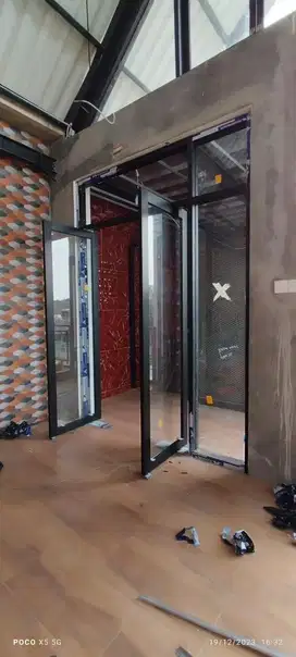 Kusen aluminium jendela kaca
