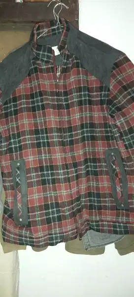 Jaket VALENCIA tebal.