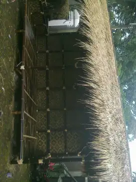 Saung bale lesehan bambu