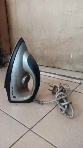 Setrika Listrik - Electric Iron Modena