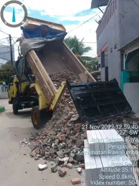 Tanah merah campur pengurugan urug buang puing sampah urugan puing