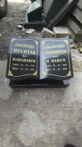 BATU NISAN DAN DUDUKAN BUKU KERAMIK