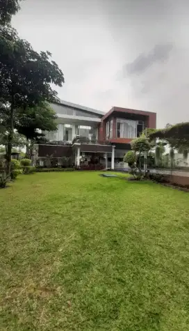 Dijual Rumah minimalis modern  view top  private Pool di Sentul city