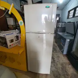 Kulkas Goldstar Besar Terawat dan bersih