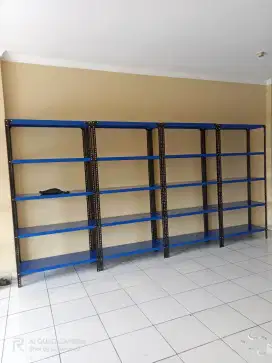 Rak besi tebal dan kuat