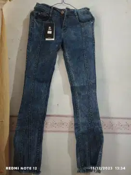 Celana jeans anak atau remaja