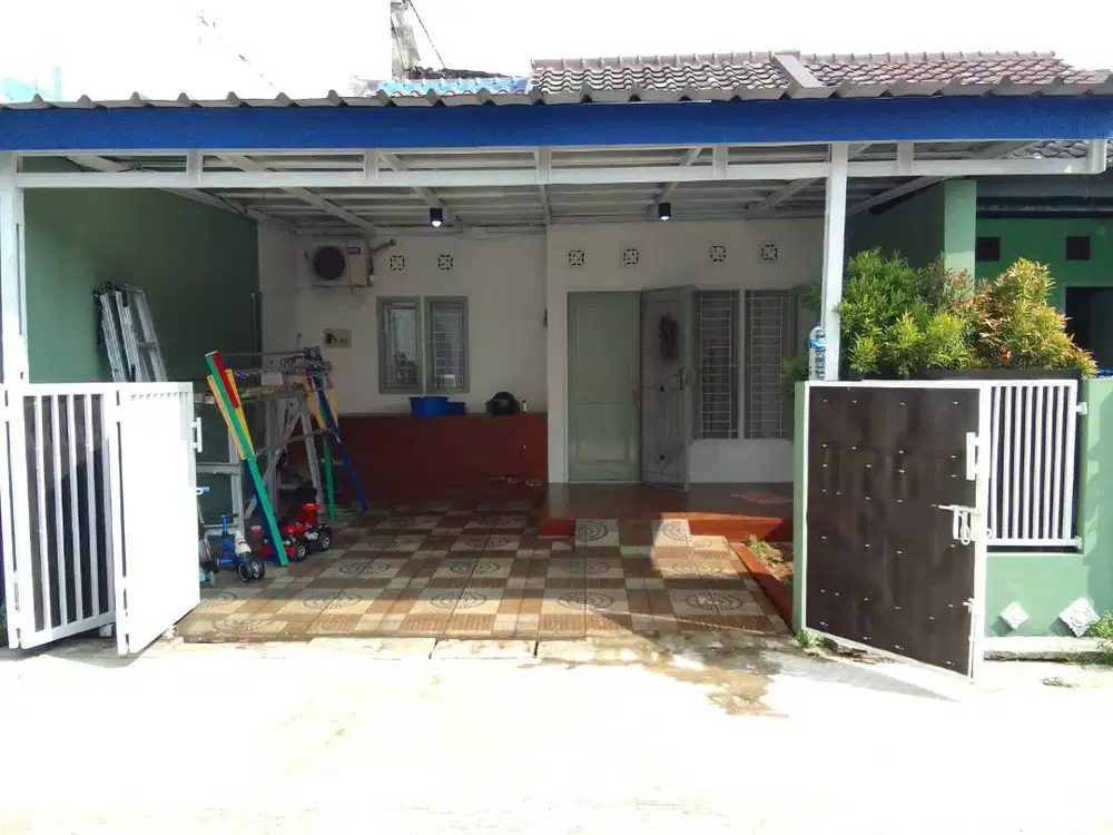 Jual Rumah Posisi Pojok, Halaman Luas, Dekat Mall The Park Sawangan