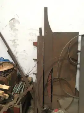Cari besi tua. Barang bekas. Trima bongkaran