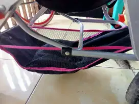 Stroller bayi bekas