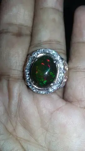 Black Opal Batu Mulia