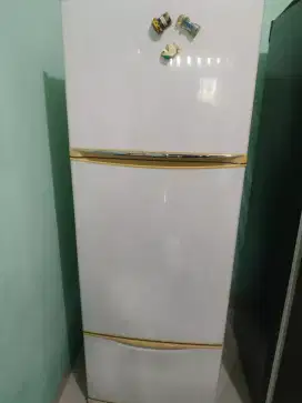 Kulkas mitsubishi 3 pintu