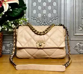 CHANEL WOG KHAKY  GHW LAMBSKIN EXCELENT CONDITUON