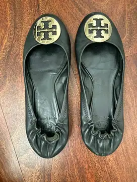 flatshoes tory burch hitam