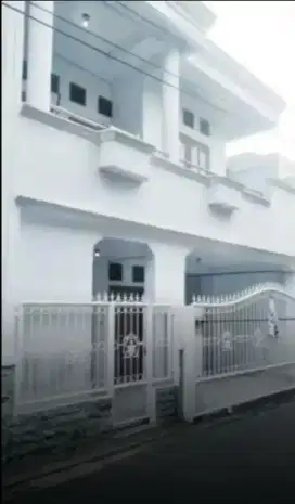 RUMAH 2 LANTAI SIAP HUNI DI RAWAMANGUN