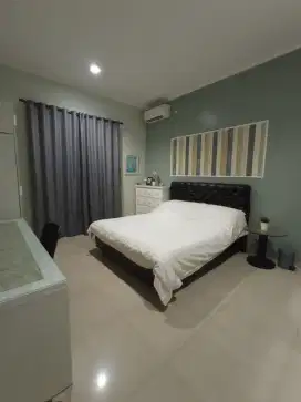 Dijual Rumah Kencana Loka bagus terawat aman ada taman depan belakang