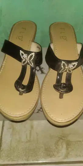 Sandal cewek size 39 merk fladeo