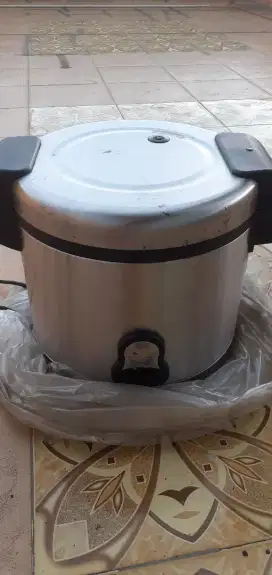 Maspion penanak nasi 6 Liter bekas berkualitas.