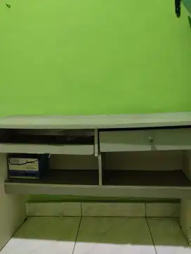 Meja untuk komputer