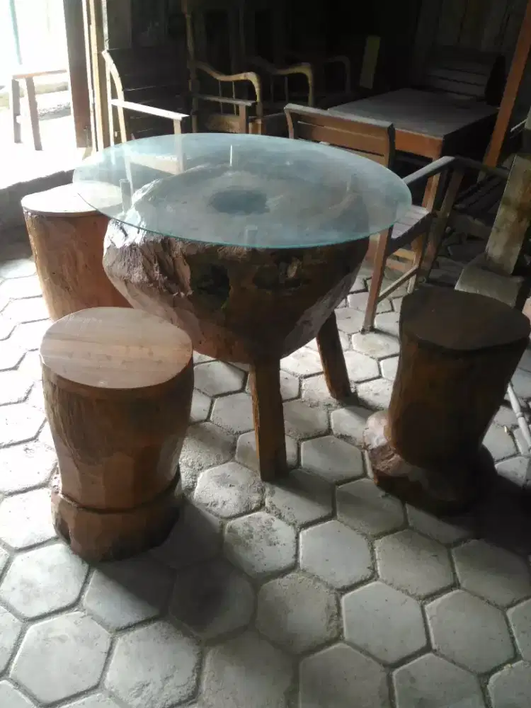 Meja kursi lumpang dan rustic erosi jati