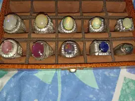 Koleksi cincin batu