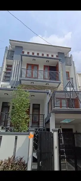 DIJUAL SEGERA RUMAH LUX 4 LANTAI DEKAT  SUDIRMAN SEMANGGI