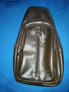 tas selempang kulit deskripsi