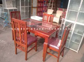 MEJA MAKAN KAYU KERANG