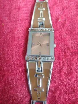 JAM WANITA * MEREK GUESS * MASIH BAGUS