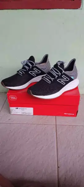 Sepatu new balance Running MROAVTK