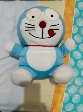 boneka doraemon bekas