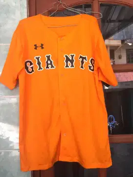 Jual Jersey MLB GIANT brand Under Armour size S-M kondisi terbaik