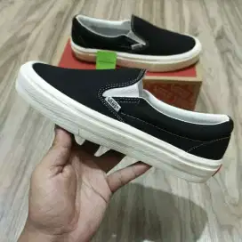 Vans slip on pria